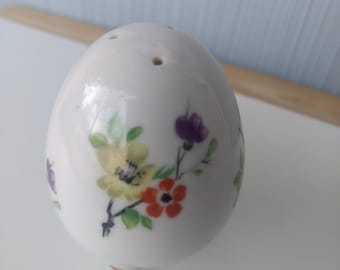 Lugenes Japan vintage egg salt shaker
