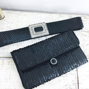 Clutch Norell vintage com lantejoulas pretas e prata e cinto sem marca