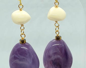 Opaque resin pearl earrings in parma and ecru tones, hematite pearls, gold fittings.
