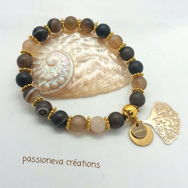 Bracelet perles agate marron 8mm monté sur élastique  apprêts dorés.