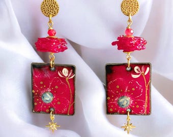 Red tones earrings with enameled charms and spun glass beads, gold findings.