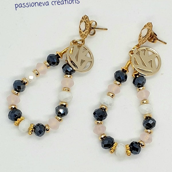 Boucles d'oreilles créoles forme ovale perles verre et perles tchèque accroches poussoir.