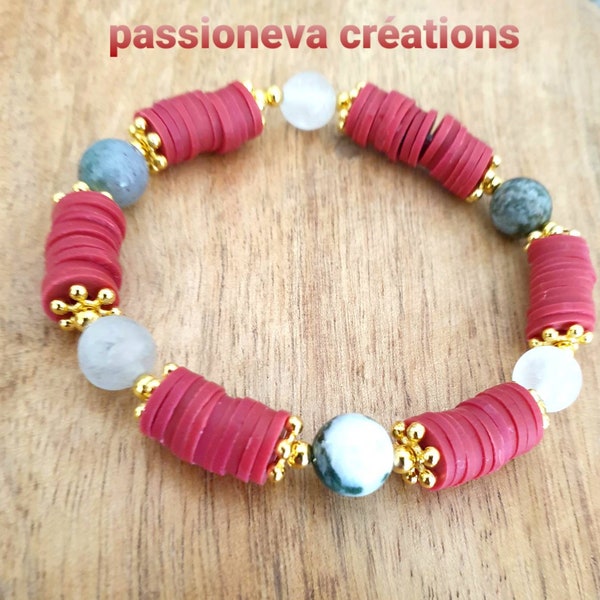 Bracelet monté sur élastique perles heishi rouge et agate blanches et grises.