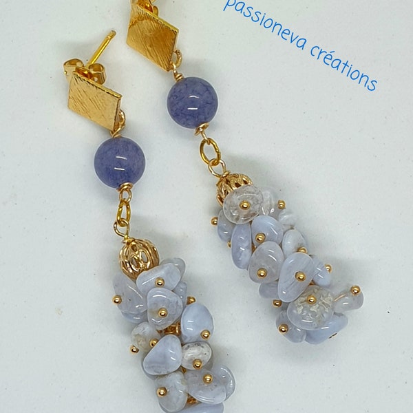 Boucles d'oreilles perles chips agate naturelle. Apprêts dorés