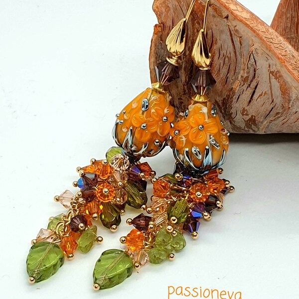 Earrings dinging orange glass spun spun beads swarovski beads in Czech glass.