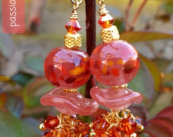 longues boucles d'oreilles ton orange-rouille raffinées avec 2perles en verre filé à la flamme perles toupies swarovski.