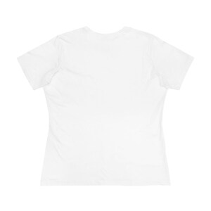 T-shirt femme « Elle l’a construit, elle n’est pas née chanceuse », cadeau pour entrepreneuse, t-shirt à message gravé sur lino, TINNKEO image 2