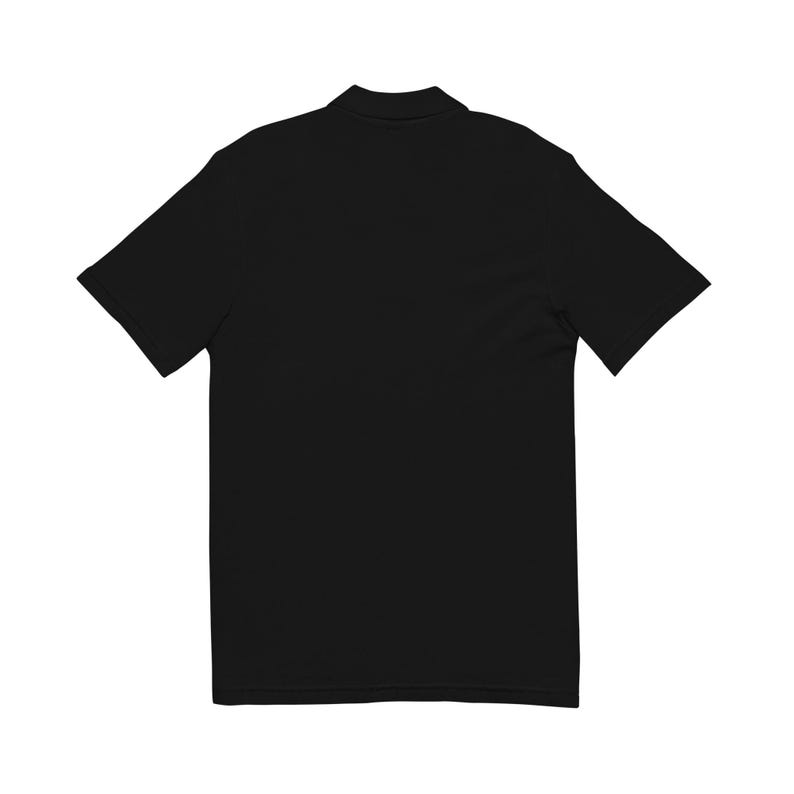 Denk diep na. Spreek eenvoudig. Zwart geborduurd poloshirt | TINNKEO Minimalistische herenpolo afbeelding 2