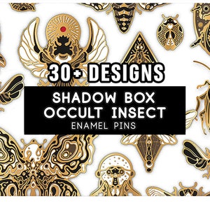 Puede incluir: Un fondo blanco con más de 30 pines de esmalte dorado y negro con diseños de insectos ocultos. El texto "Shadow Box Occult Insect Enamel Pins" se muestra en texto negro sobre un fondo blanco.