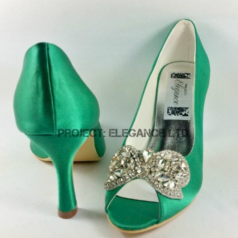 emerald green dress black shoes