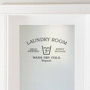 Hulp bij wasruimte nodig aanbrengen binnen wassen drogen vouwen herhalen Muursticker Decorbord wasruimte, deur wasruimte, muursticker, vinyl HH2126