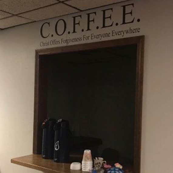 Targa in latta con scritta in lingua inglese Coffee Christ Offers Forgiveness for Everyone Everywhere, decorazione da parete per bar, cucina, casa, 30,5 x 20,3 cm
