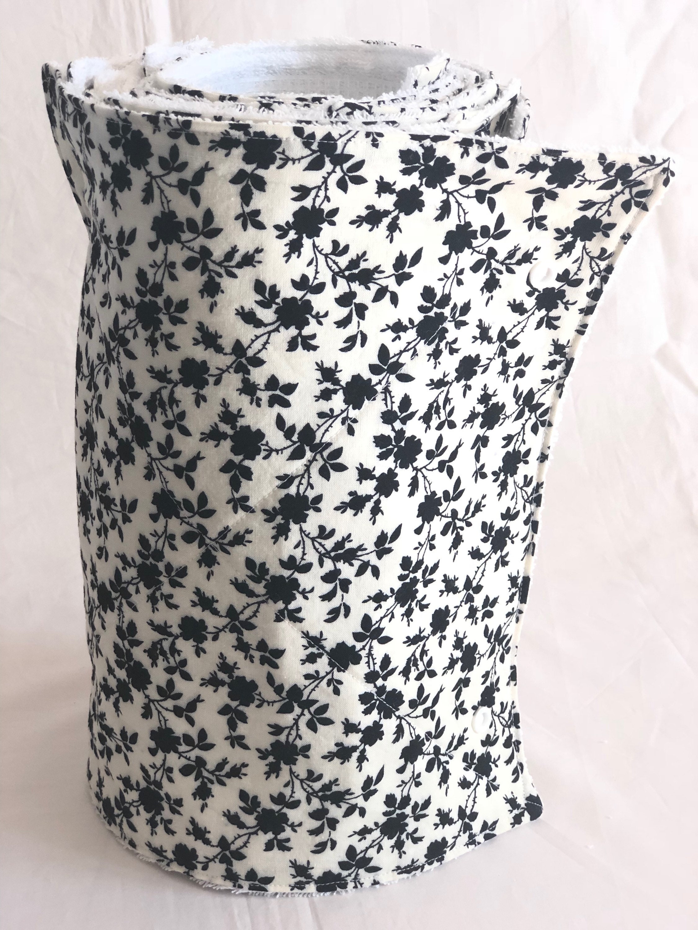 Grey Flower Print set of 12 Unpaper Towels//Reusable Snapping Towels//Kitchen Towels with Snaps