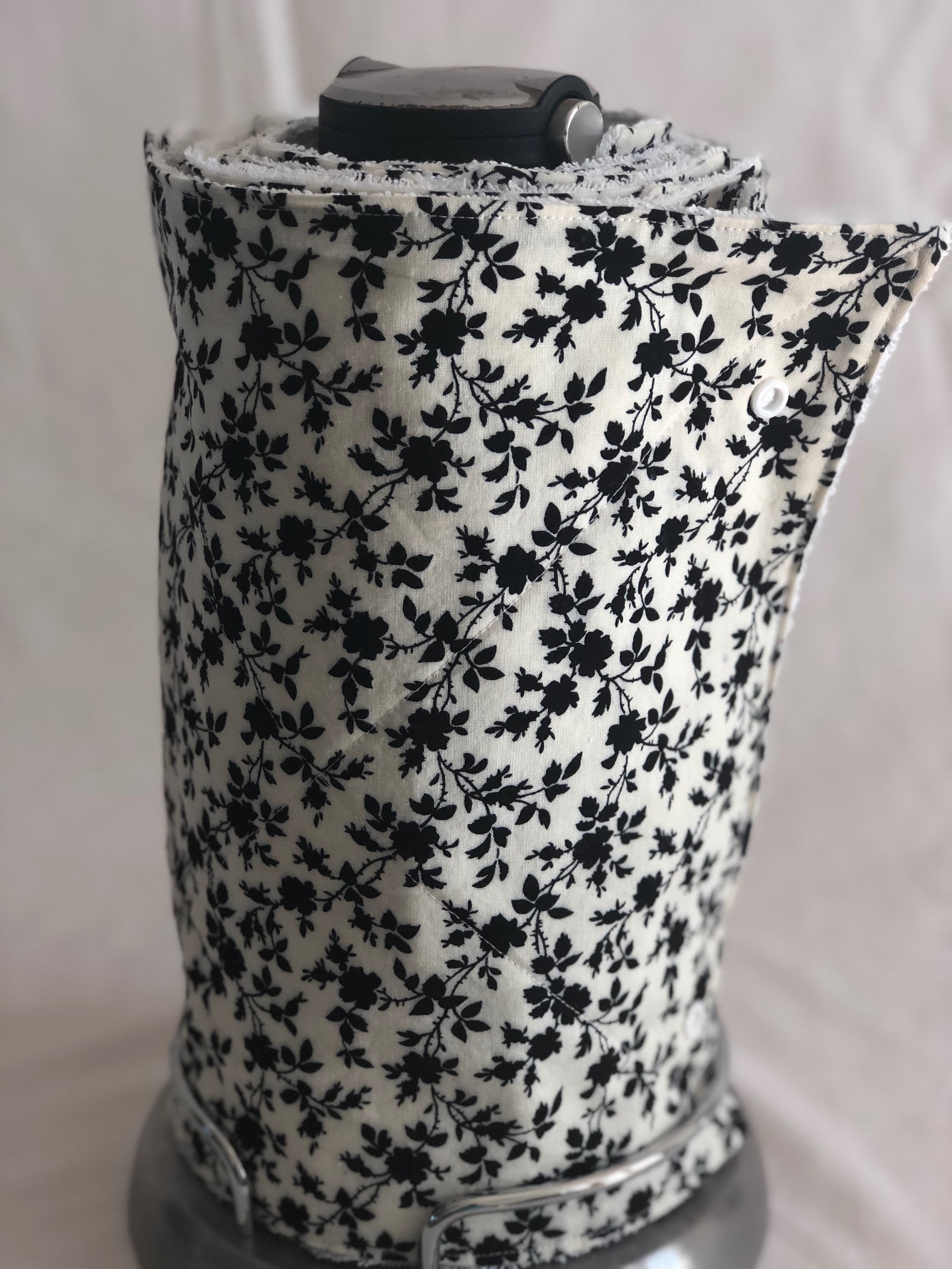 Grey Flower Print set of 12 Unpaper Towels//Reusable Snapping Towels//Kitchen Towels with Snaps