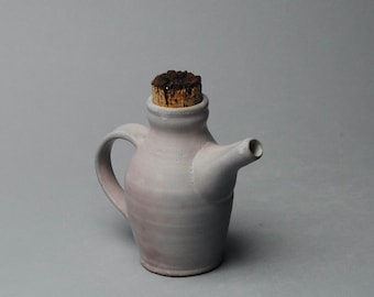 Cruet with Cork V 29