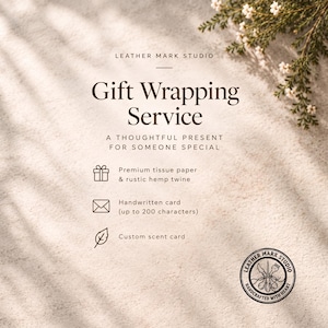 Può includere: Un annuncio grafico per un servizio di confezioni regalo di Leather Mark Studio. Il testo include Gift Wrapping Service, A thoughtful present for someone special, Premium tissue paper & rustic hemp twine, Handwritten card e Custom scent card.