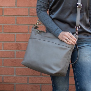 Grand sac fourre-tout en cuir - Sac fourre-tout pour ordinateur portable - Sac à main en cuir gris - Sac fourre-tout à bandoulière - Sac messager - Grand sac à bandoulière gris doux - Cadeau