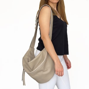 Weiche Leder Gürteltasche, XL Schultertasche Frauen, Große Crossbody Gürteltasche, Beige Gürteltasche, Crossbody Gürteltasche, Slouchy Banane