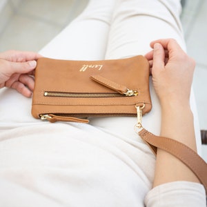 Cartera de pulsera de cuero - Teléfono de cartera de cuero pequeño - Cartera de llavero de pulsera - Carteras delgadas para mujer - Bolsa suave mantecosa - Regalo para ella imagen 2