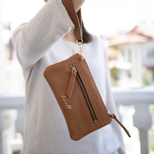 Cartera de pulsera de cuero - Teléfono de cartera de cuero pequeño - Cartera de llavero de pulsera - Carteras delgadas para mujer - Bolsa suave mantecosa - Regalo para ella imagen 6