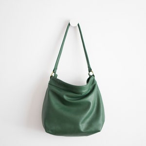 Soft and slouchy leather bag for women - Hobo purse with cross body strap and many pockets - Green leather purse - Green shoulder bag - Gift