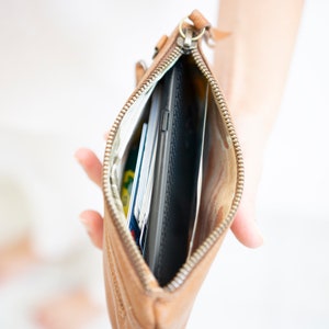 Cartera de pulsera de cuero - Teléfono de cartera de cuero pequeño - Cartera de llavero de pulsera - Carteras delgadas para mujer - Bolsa suave mantecosa - Regalo para ella imagen 4