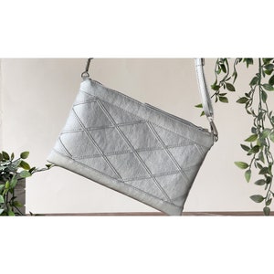 Quilted crossbody purse - Silver leather bag - Quilted genuine leather purse -Metallic handbags -Elegant evening clutch silver -Gift for her