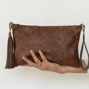 Brown leather wristlet purse for women - Large wristlet clutch - Soft leather pouch in distressed leather - CLATSI