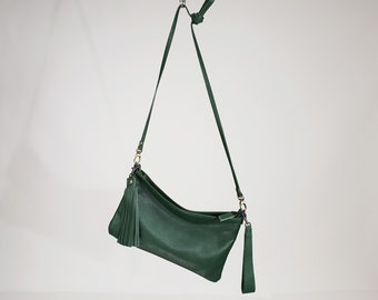 Small green leather purse for women - Everyday crossbody clutch in soft leather - ' Clatsi ' bag in Green