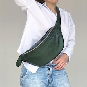 Riñonera de piel verde - Riñonera para mujer - Riñonera cruzada - Riñonera - Riñonera italiana - Bolso personalizado - Regalo para ella