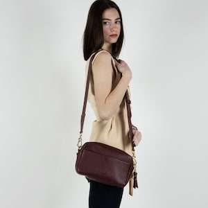 Sac photo femme, sac à bandoulière en cuir italien rouge souple, petit sac à main bandoulière en cuir pour appareil photo, sac à main en cuir baies - cadeau femme - cartable