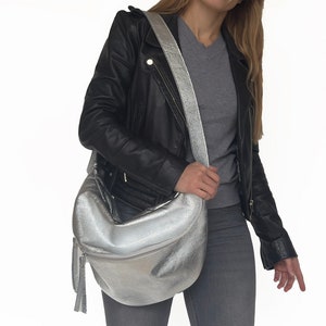 Übergroße slouchy Damen Leder Schultertasche - Metallic Silber Handtaschen - Leder Fanny Pack - Große Leder Crossbody Tasche - Silber Taschen