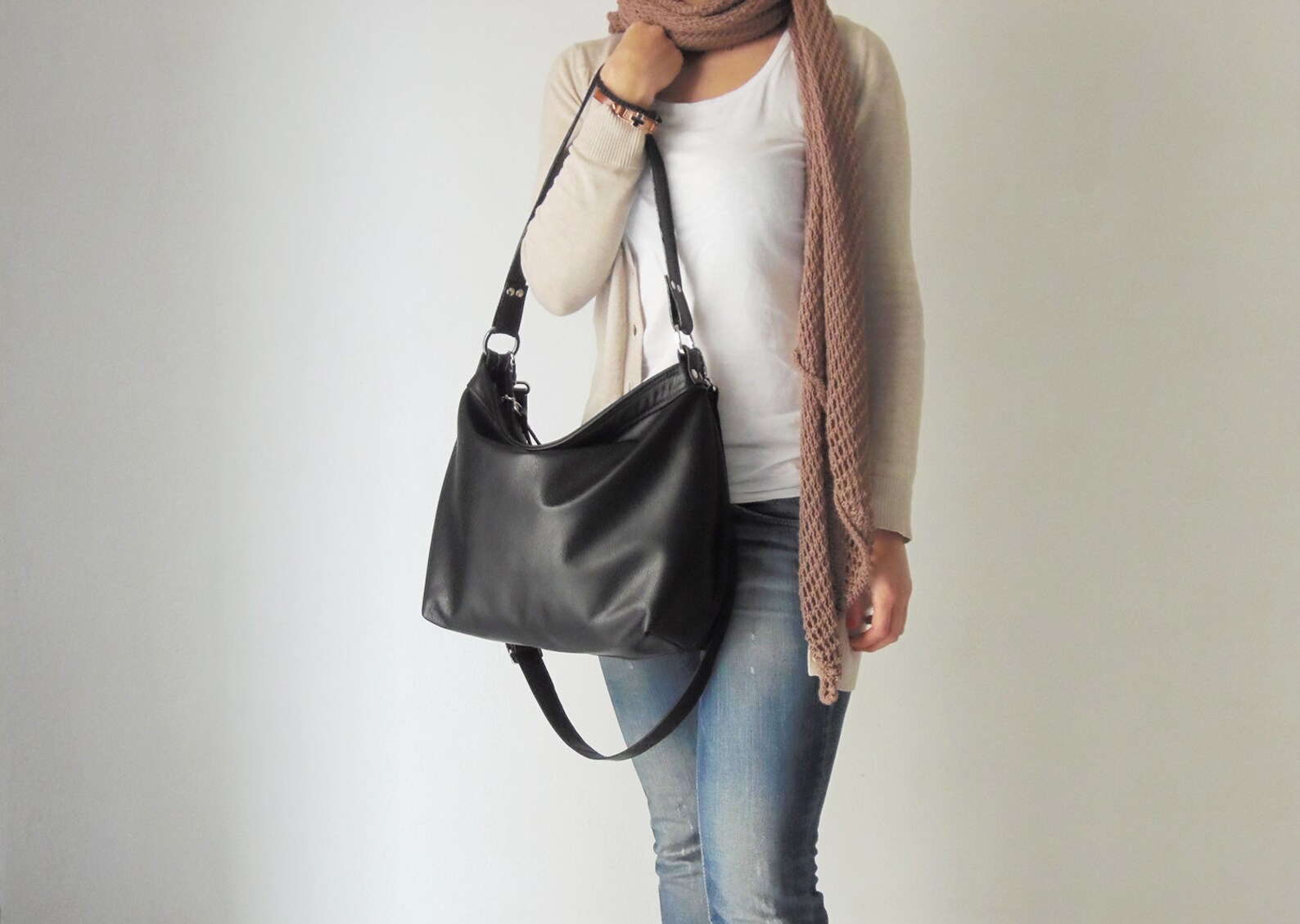 LEATHER HOBO BLACK