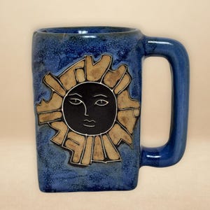 Mug vintage Blue Studio Pottery, tasse à café en céramique signée, motif soleil et étoiles célestes, céramique d'art rustique