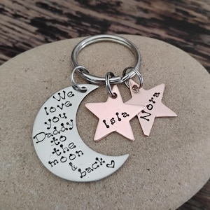 Personalized Moon and Stars Keychain For Dad For Father&#39;s Day - Sentimental Gift To Dad From Kids