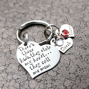 お母さんへのパーソナライズされたハートキーホルダー、誕生石付き子供の名前入りキーホルダー、母の日ギフト