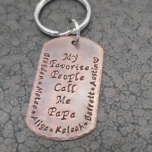 Schlüsselanhänger für Papa, Meine Lieblingsmenschen nennen mich Papa, personalisierter Schlüsselanhänger für Männer, Hundemarke Schlüsselanhänger, Geschenk für Papa