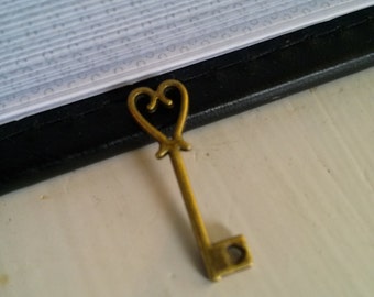 Bulk Skeleton Keys Heart Keys Antiqued Bronze Keys Wholesale Keys Skeleton Key Charms Wedding Keys 25mm-800 pieces PREORDER
