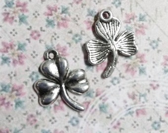 Clover Charms Bulk Charms Antiqued Silver Clover Charms Bulk Pendants Wholesale Charms Shamrock Charms 400pcs PREORDER