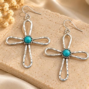 Orecchini pendenti a forma di fiore in ottone placcato argento, orecchini floreali con pietra turchese, gioielli boho di tendenza, orecchini in metallo artigianali