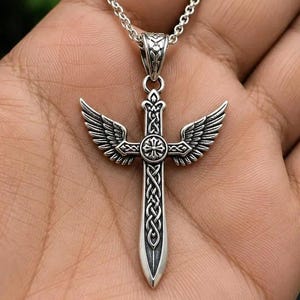 Hängsmycke med vingkors i sterlingsilver, keltiskt medeltida gotiskt halsband