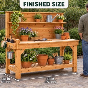 Può includere: Un banco da giardinaggio in legno con ripiano superiore, ripiano inferiore e ganci laterali. Il banco ha una finitura in legno naturale e misura 1880 mm di altezza, 1727 mm di larghezza e 711 mm di profondità, con varie piante e attrezzi esposti.