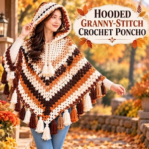Puede incluir: Un poncho de ganchillo con capucha que presenta un patrón de punto granny en tonos crema, bronceado, naranja y marrón oscuro. La prenda incluye una capucha, un cordón con borlas y un dobladillo decorado con numerosas borlas colgantes a juego.