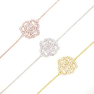 Pulsera de flores rosas