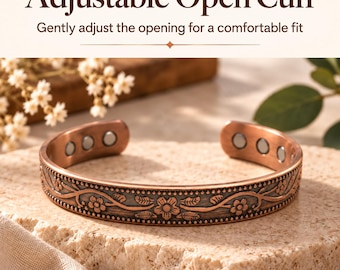 Puede incluir: Una pulsera abierta ajustable de metal color cobre con un patrón floral oscuro en relieve. El interior presenta seis pequeños imanes circulares de color plateado. El texto "Adjustable Open Cuff" y "Gently adjust the opening for a comfortable fit" es visible sobre la pulsera.