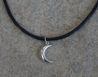 Gargantilla de luna creciente, collar de luna negra, gargantilla negra con colgante de luna, collar con dije de luna, gargantilla bohemia, joyería de luna