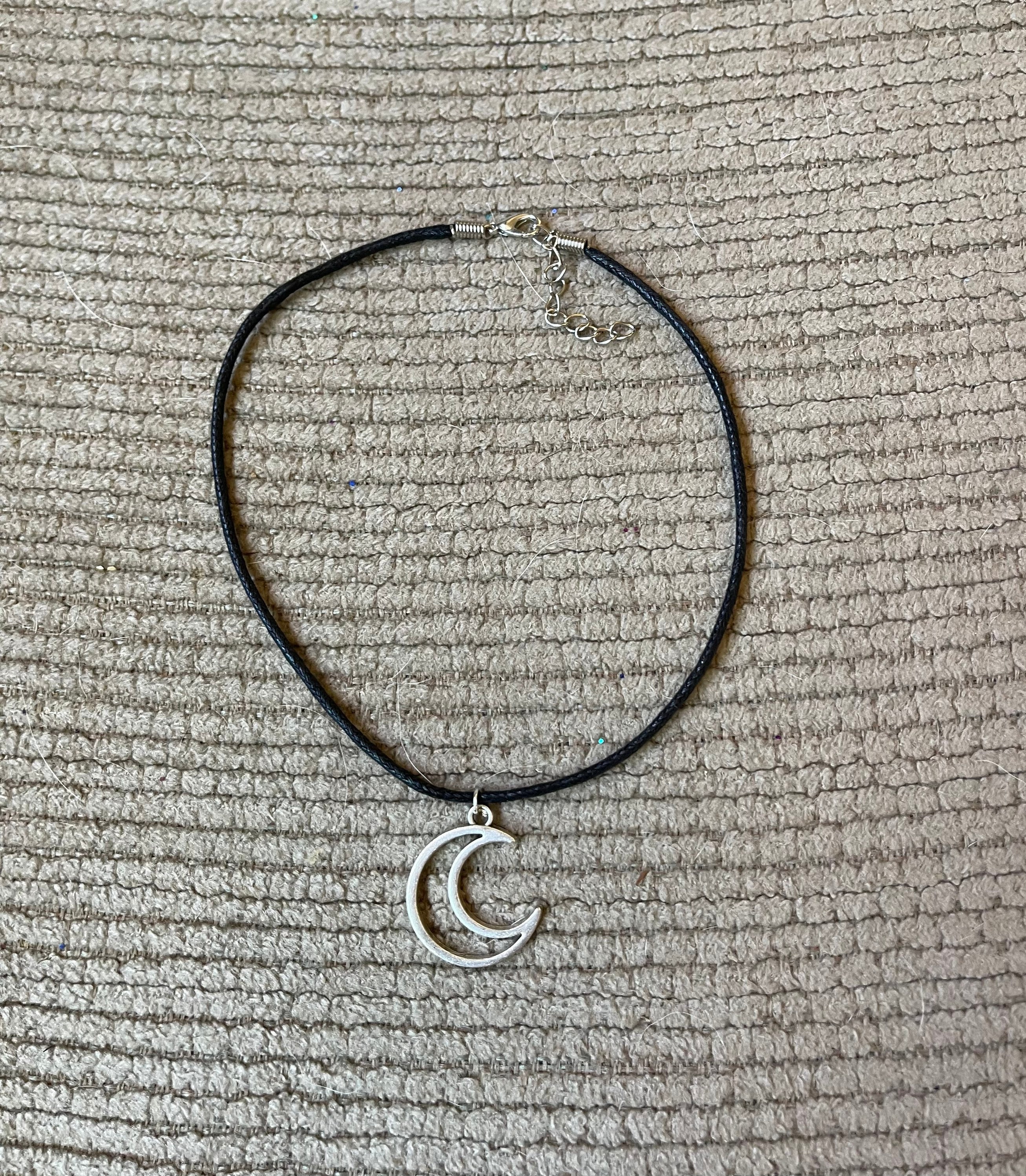 LSxAB Collana con ciondolo a forma di gatto sulla luna, con nodo celtico e mezzaluna, per donne e ragazze, 45 cm, Rame, Non pietra preziosa