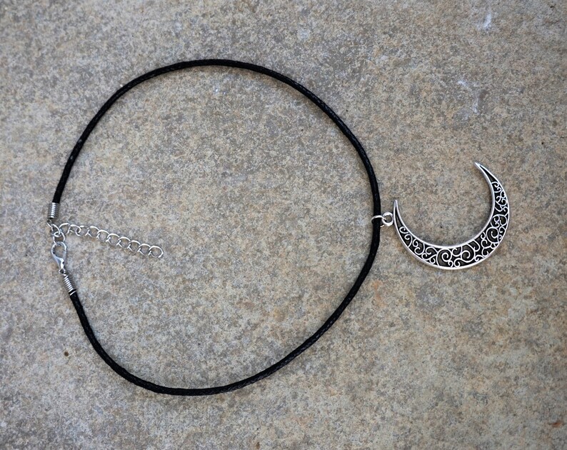 Moon Pendant Silver Moon Necklace Moon Charm Gift for Teen Girl Black Choker Crescent Moon Choker 90s Womens Jewelry