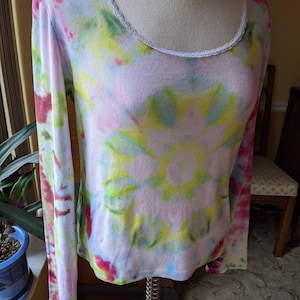 Lange mouw Tie Dye Rib gebreide katoenen tee, multicolor ijsverf ronde hals T-shirt, one-of-a-kind Boho kleding, cadeau voor haar, Boho / / Groot