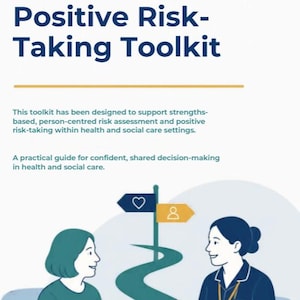 以下が含まれることがあります： Polaris Practice UKによる「Person-Centred Risk Assessment & Positive Risk-Taking Toolkit」というタイトルの文書。医療や社会福祉に関するテキストと、座って会話をする二人の人物と標識が描かれたイラストが含まれています。